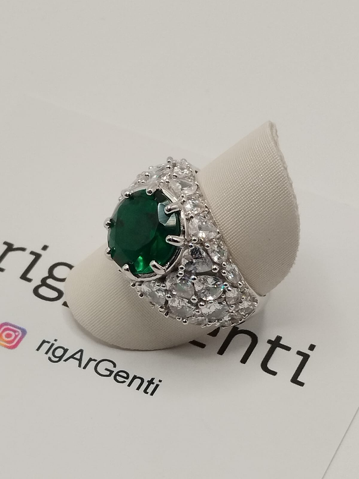 Anello in Argento 925 con zirconi laterali bianchi e centrale verde, misura 52 regolabile