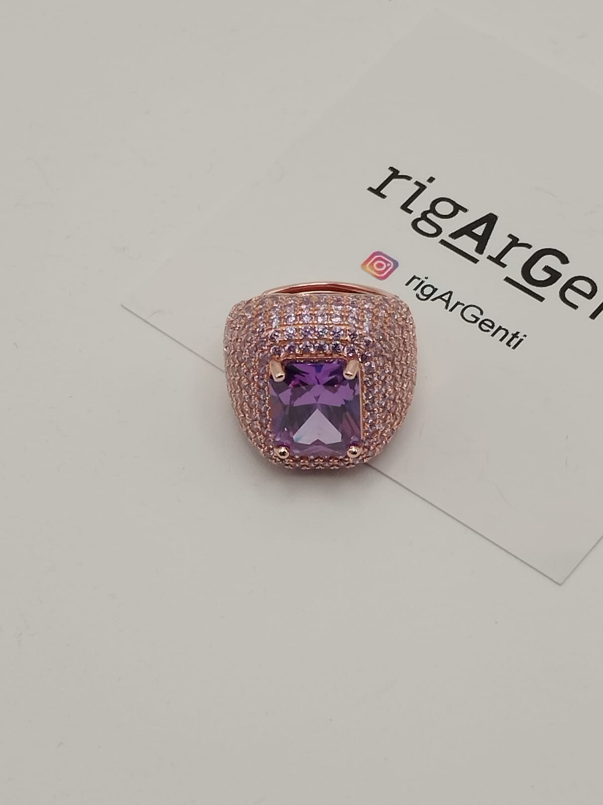 Anello in Argento 925 con zircone centrale Viola e pavè di zirconi Viola - misura 52 regolabile