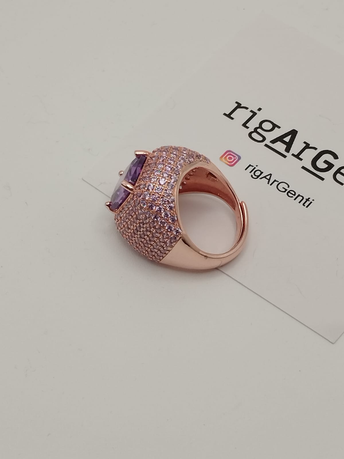 Anello in Argento 925 con zircone centrale Viola e pavè di zirconi Viola - misura 52 regolabile