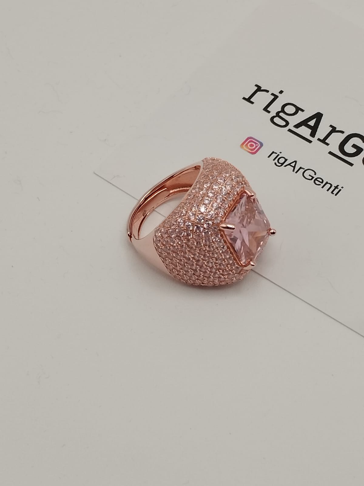 Anello in Argento 925 con zircone centrale Rosa e pavè di zirconi Rosa - misura 52 regolabile