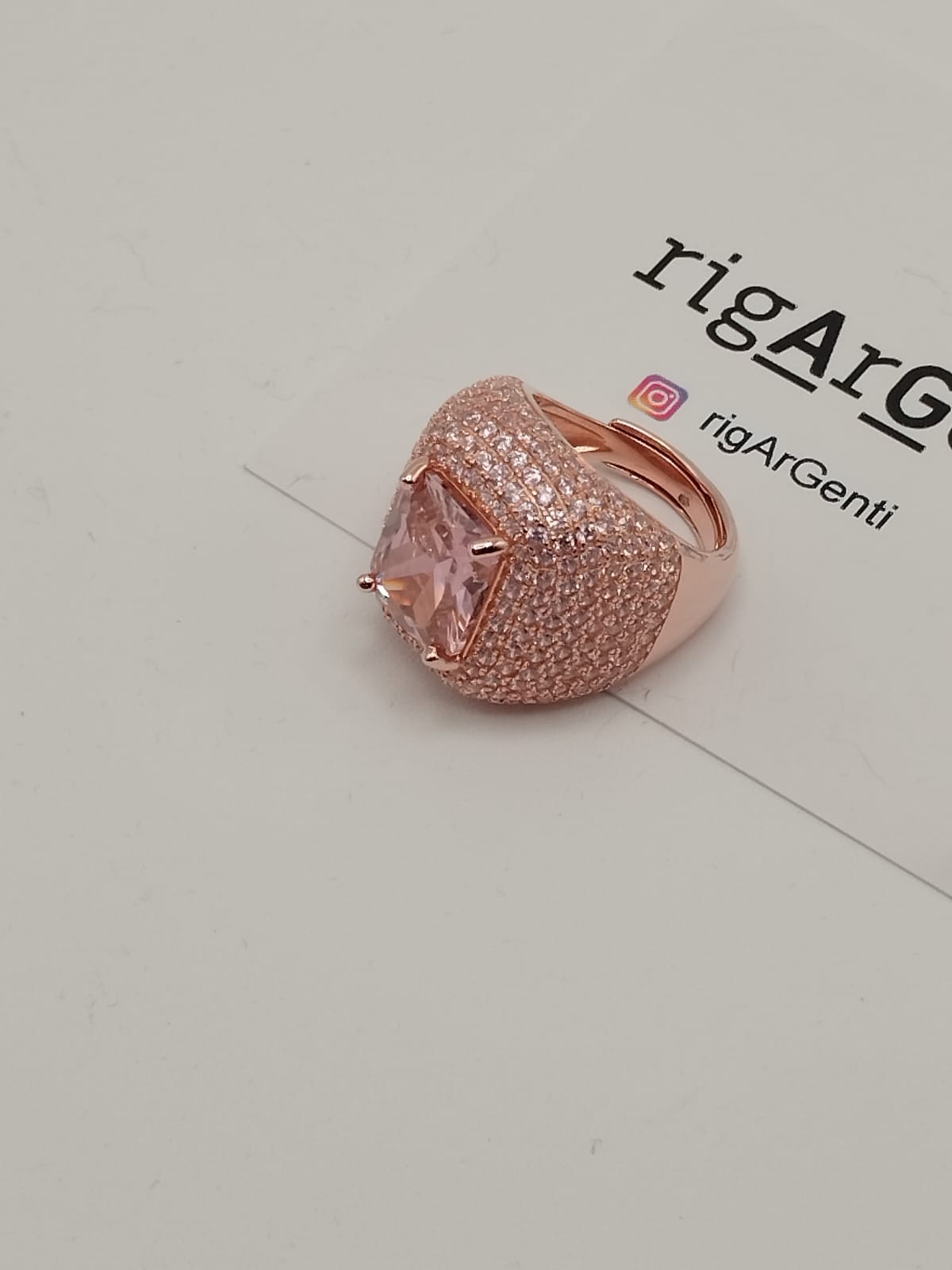 Anello in Argento 925 con zircone centrale Rosa e pavè di zirconi Rosa - misura 52 regolabile